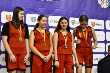 550784084_1576981606598756_92588998097616326_n