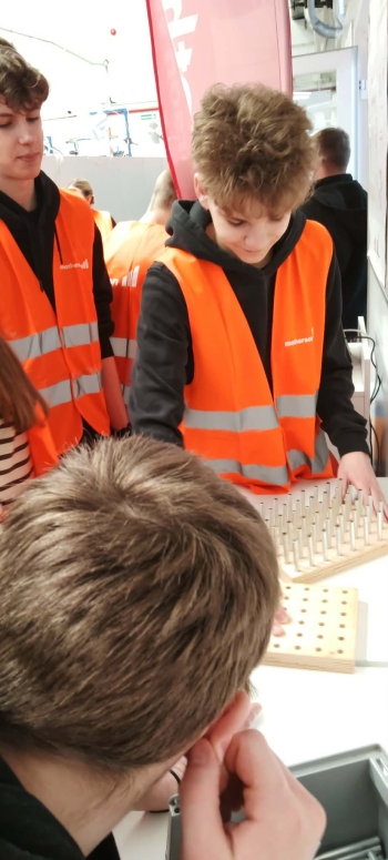 645448957_1713192072977708_5930728059795022282_n