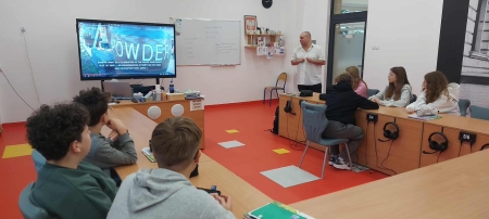 Spotkanie naszych klas dwujęzycznych z native speakerem -