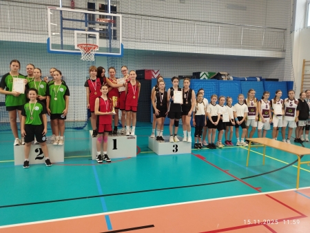 Szkoła Podstawowa nr 11 Mistrzem Starachowic w Mini Koszykówce 3x3 Dziewcząt