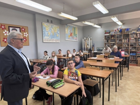 Spotkanie uczniów  ze słuchaczami Uniwersytet Trzeciego Wieku  z językiem angiel...